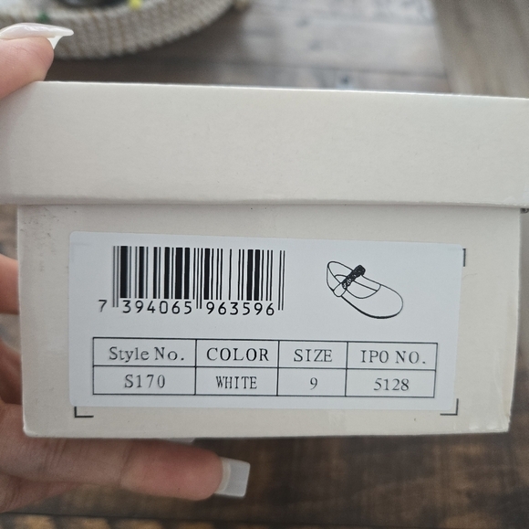 Tip Top Kids Girls MaryJane White Shoe with Rhinestone Strap. Style S187. Size 9 - Picture 6 of 6